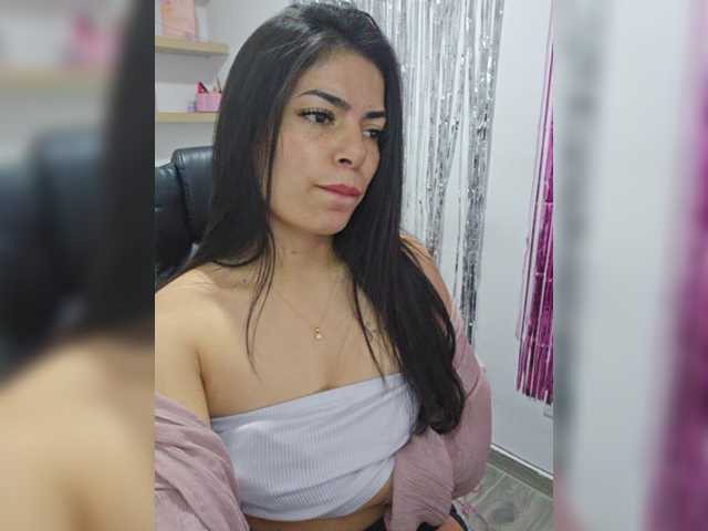 Estefani-R live cam on BongaCams