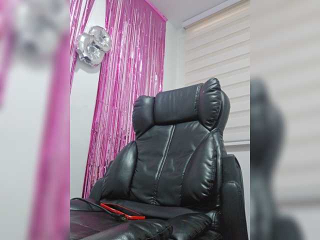 Estefani-R live cam on BongaCams