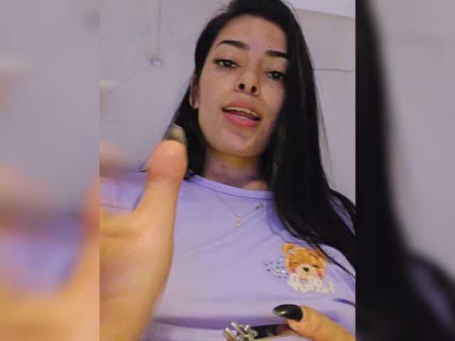 le modèle Estefani-R est en webcam porno dans un show sur le site bongacams, il possède les tags suivants: Latino/Hispanic,Brunette,Trimmed