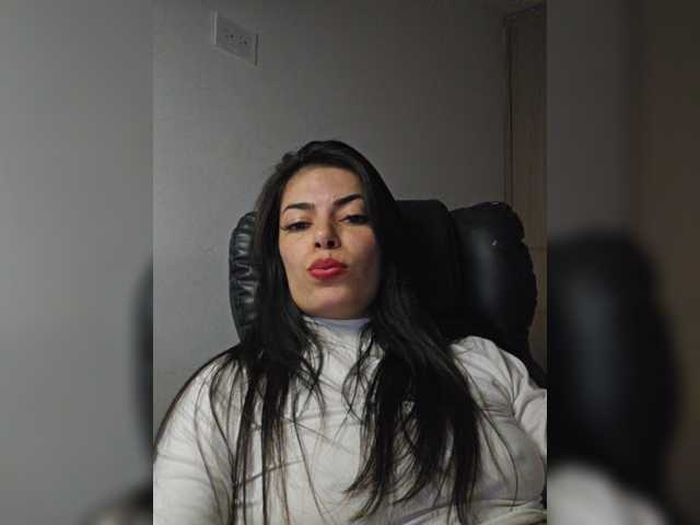 Estefani-R live cam on BongaCams