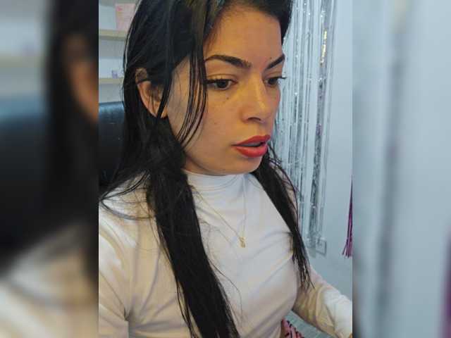 Estefani-R live cam on BongaCams