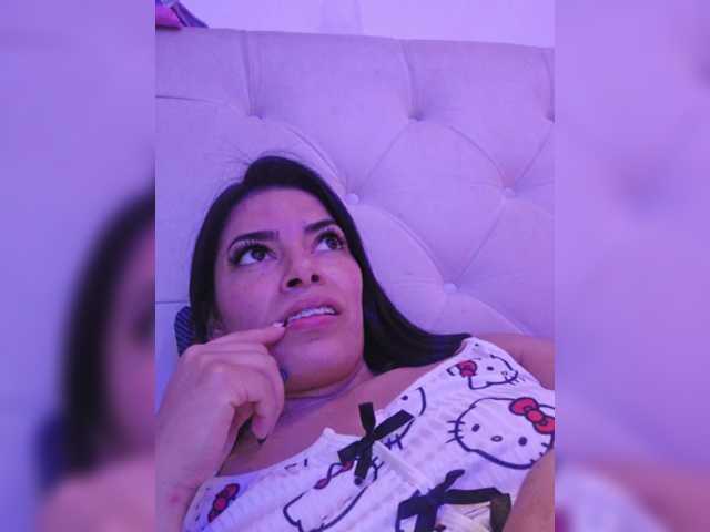 Estefani-R live cam on BongaCams