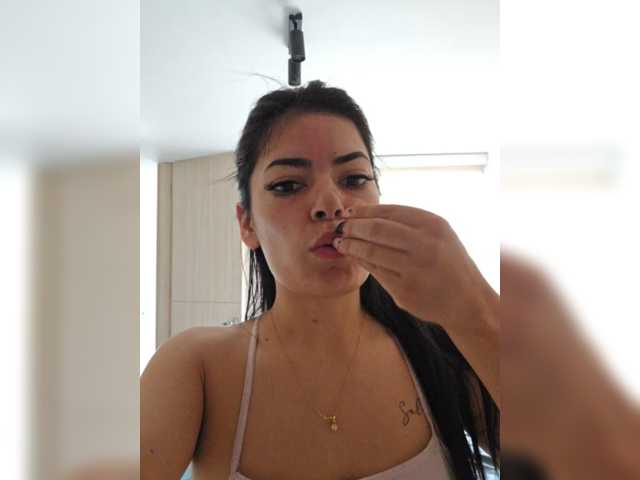 Estefani-R live cam on BongaCams