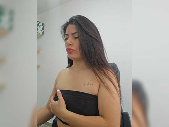 Estefani-R live cam preview