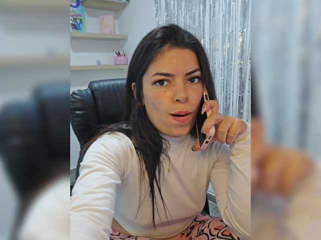 Estefani-R live cam preview