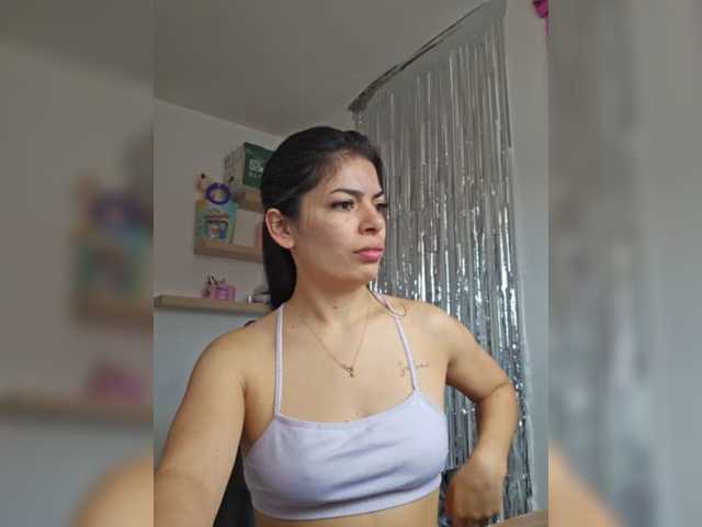 Estefani-R live cam on BongaCams