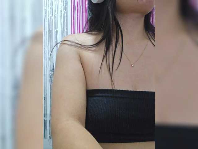 Estefani-R live cam on BongaCams
