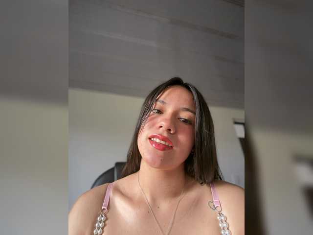 Charlotte-1 live cam on BongaCams