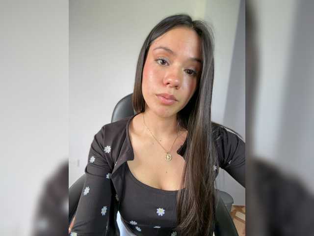 Charlotte-1 live cam on BongaCams