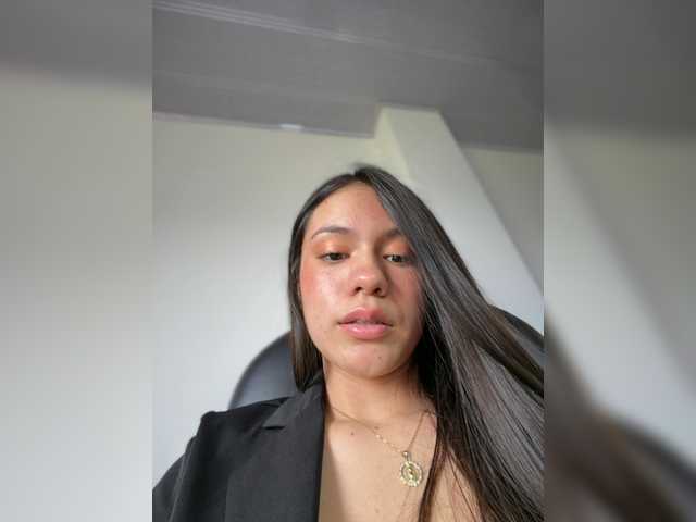 Charlotte-1 live cam on BongaCams