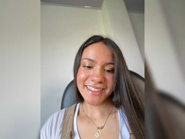 Charlotte-1 live cam on BongaCams