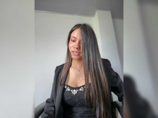 Charlotte-1 live cam on BongaCams
