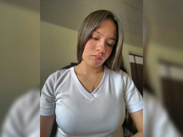 Charlotte-1 live cam on BongaCams