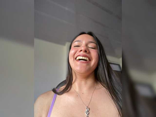 Charlotte-1 live cam on BongaCams