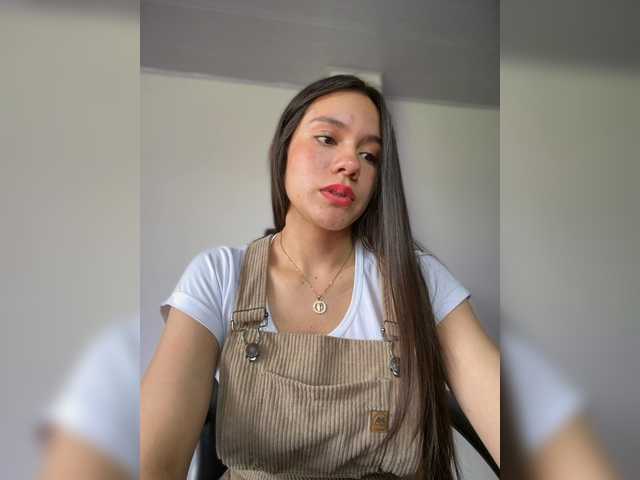 Charlotte-1 live cam on BongaCams