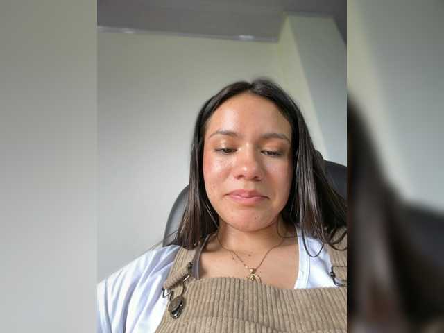 Charlotte-1 live cam on BongaCams