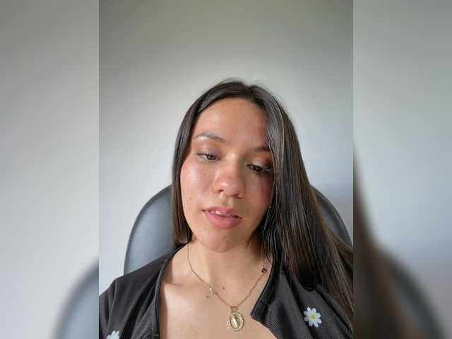 Charlotte-1 live cam on BongaCams