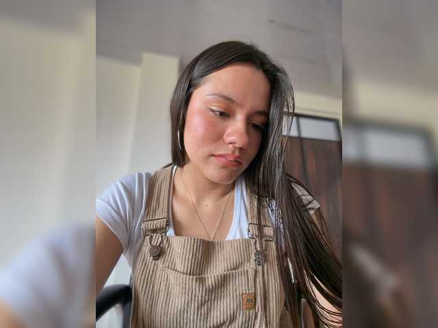 Charlotte-1 live cam on BongaCams