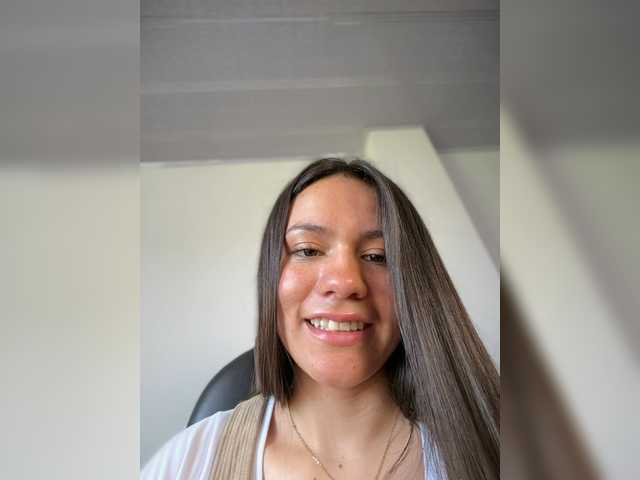 Charlotte-1 live cam on BongaCams
