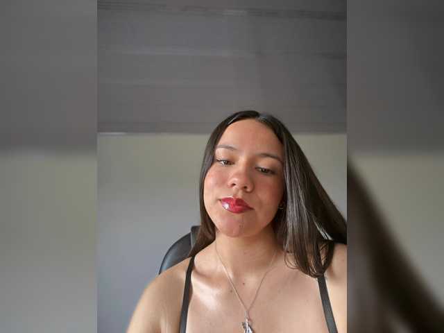 Charlotte-1 live cam on BongaCams