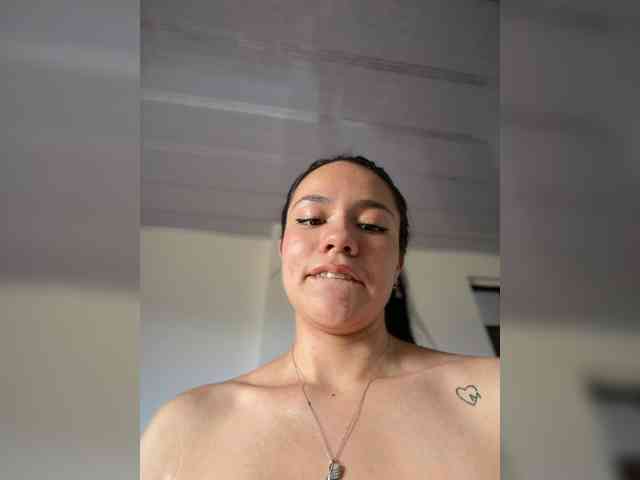 Charlotte__5 webcam
