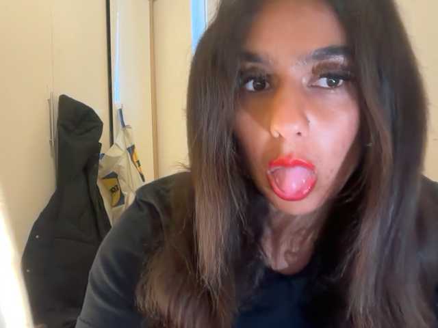 fayfay21 — live female cam