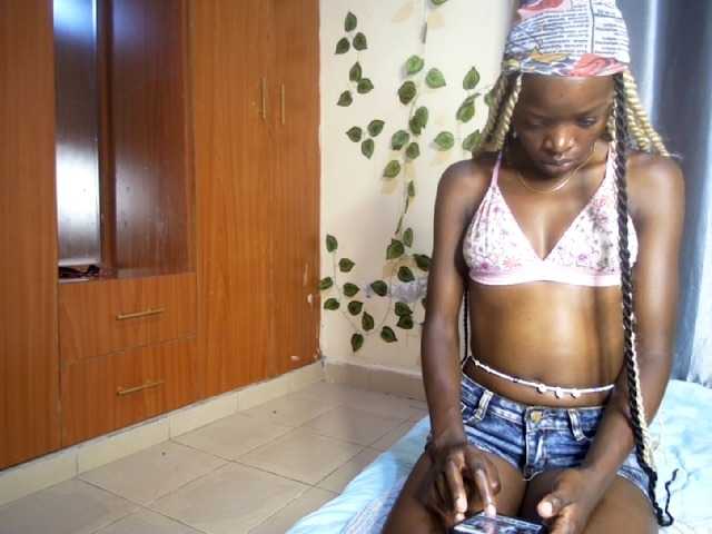 Pretty1231a live cam on BongaCams