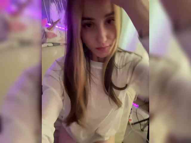 Acest model este live acum. Sweetkitty3
