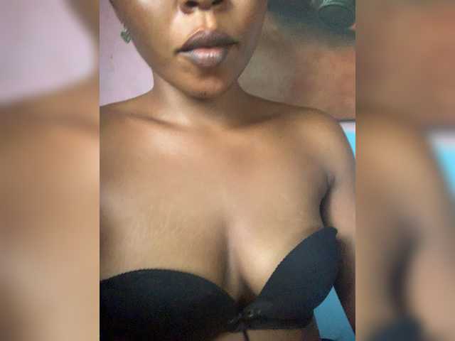 HotEbonyGirl live cam on BongaCams