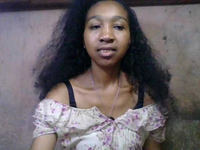 diniah22 Live Cam on BongaCams