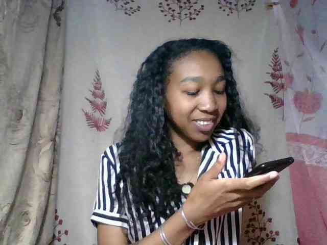 diniah22 webcam