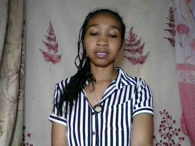 diniah22 webcam