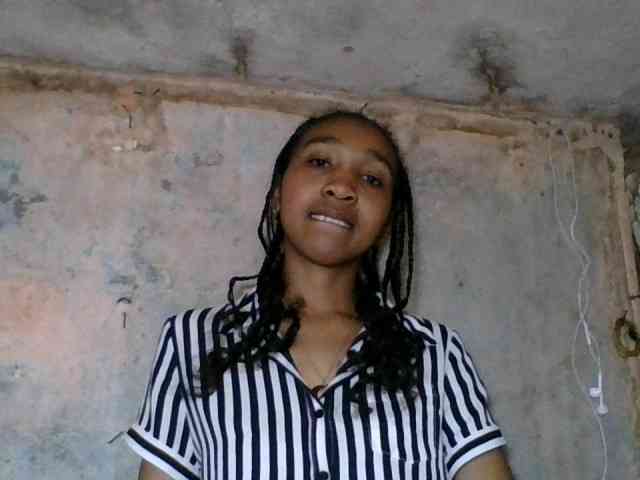 diniah22 webcam