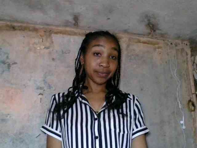 diniah22 webcam