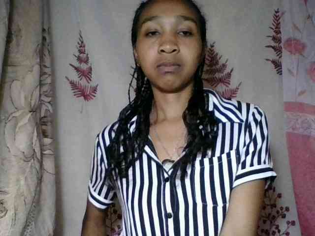 diniah22 webcam