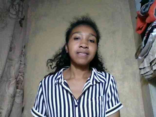 diniah22 Live Webcam on BongaCams