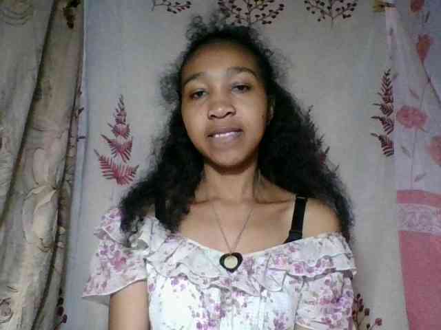 diniah22 webcam