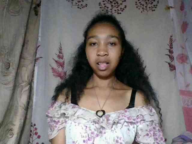diniah22 webcam