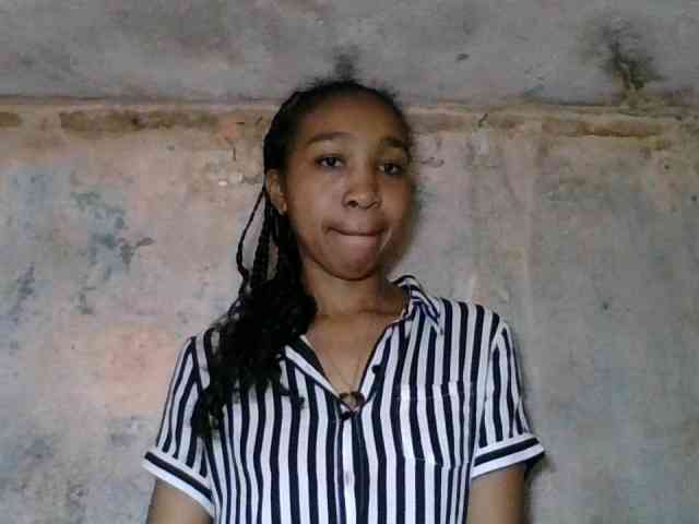 diniah22 webcam