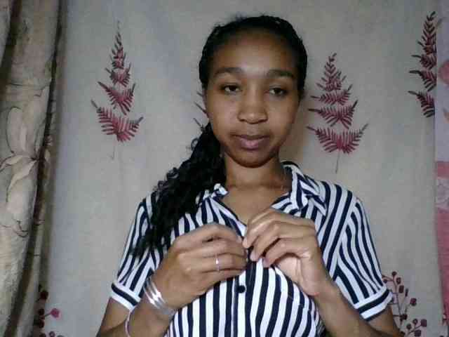 diniah22 webcam