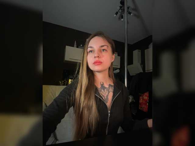 KrisVXN0's BongaCams show and profile