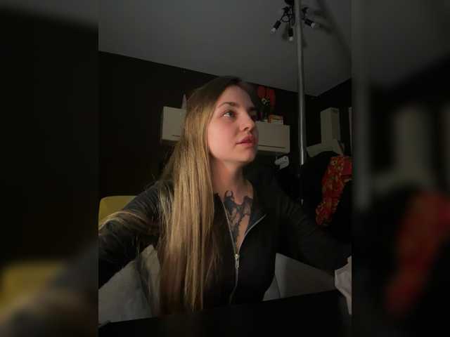 KrisVXN0's BongaCams show and profile