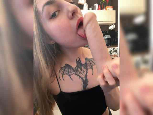 KrisVXN0 Live Webcam on BongaCams