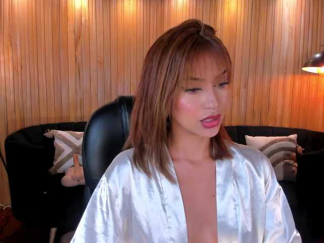 KayraLanne live cam on BongaCams