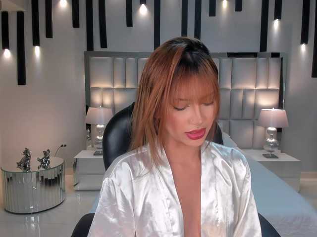 KayraLanne live cam on BongaCams