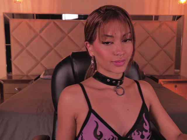 KayraLanne webcam