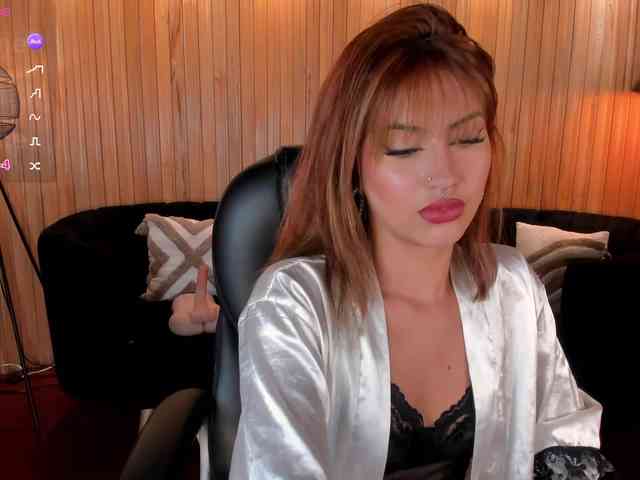 KayraLanne webcam