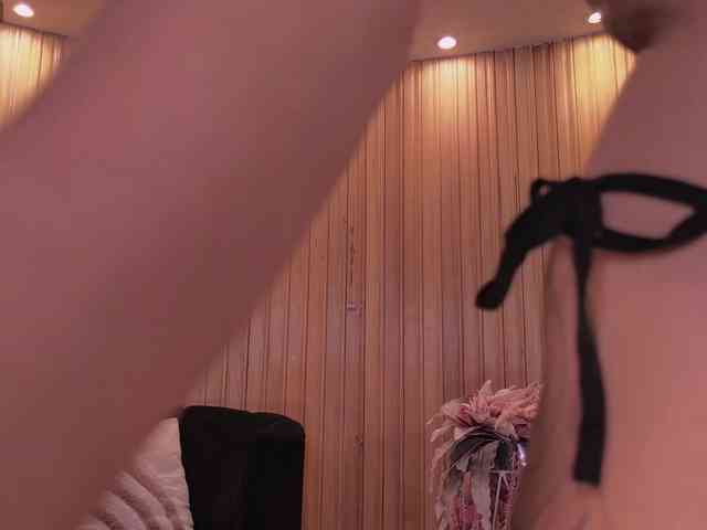 KayraLanne webcam