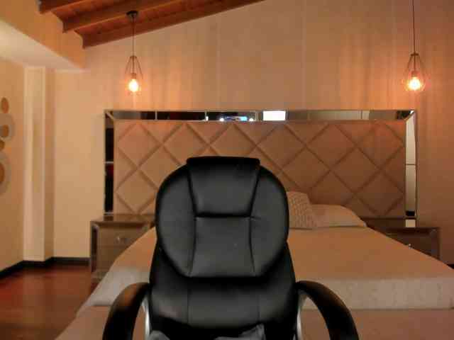 KayraLanne webcam