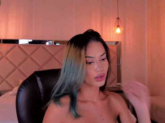 KayraLanne webcam